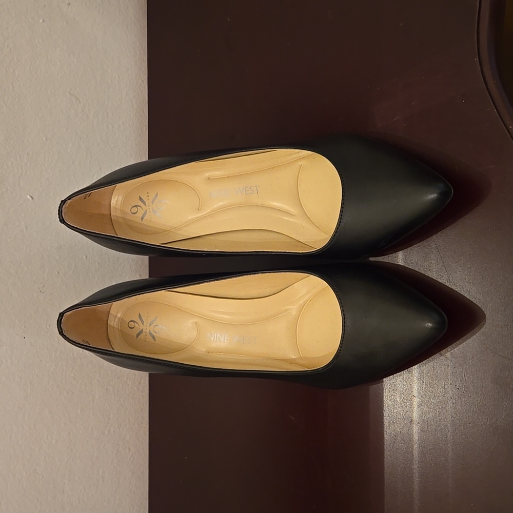 Nine West Black Leather Wedge sz 7M